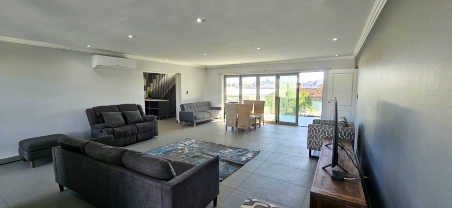 7 Bedroom Property for Sale in Gansbaai Central Western Cape